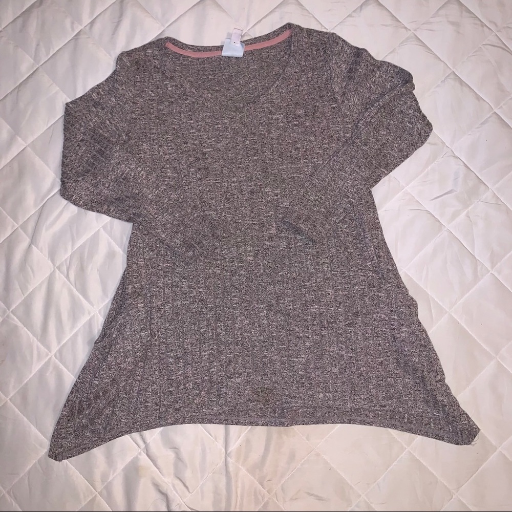 SUNDAY | high-low gray-pink sweater